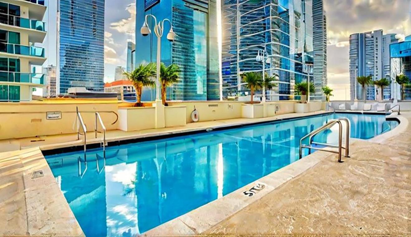 Ferienwohnung Elegant Centric Vibrant Pool Jacuzzi Free Parking Miami Exterior foto