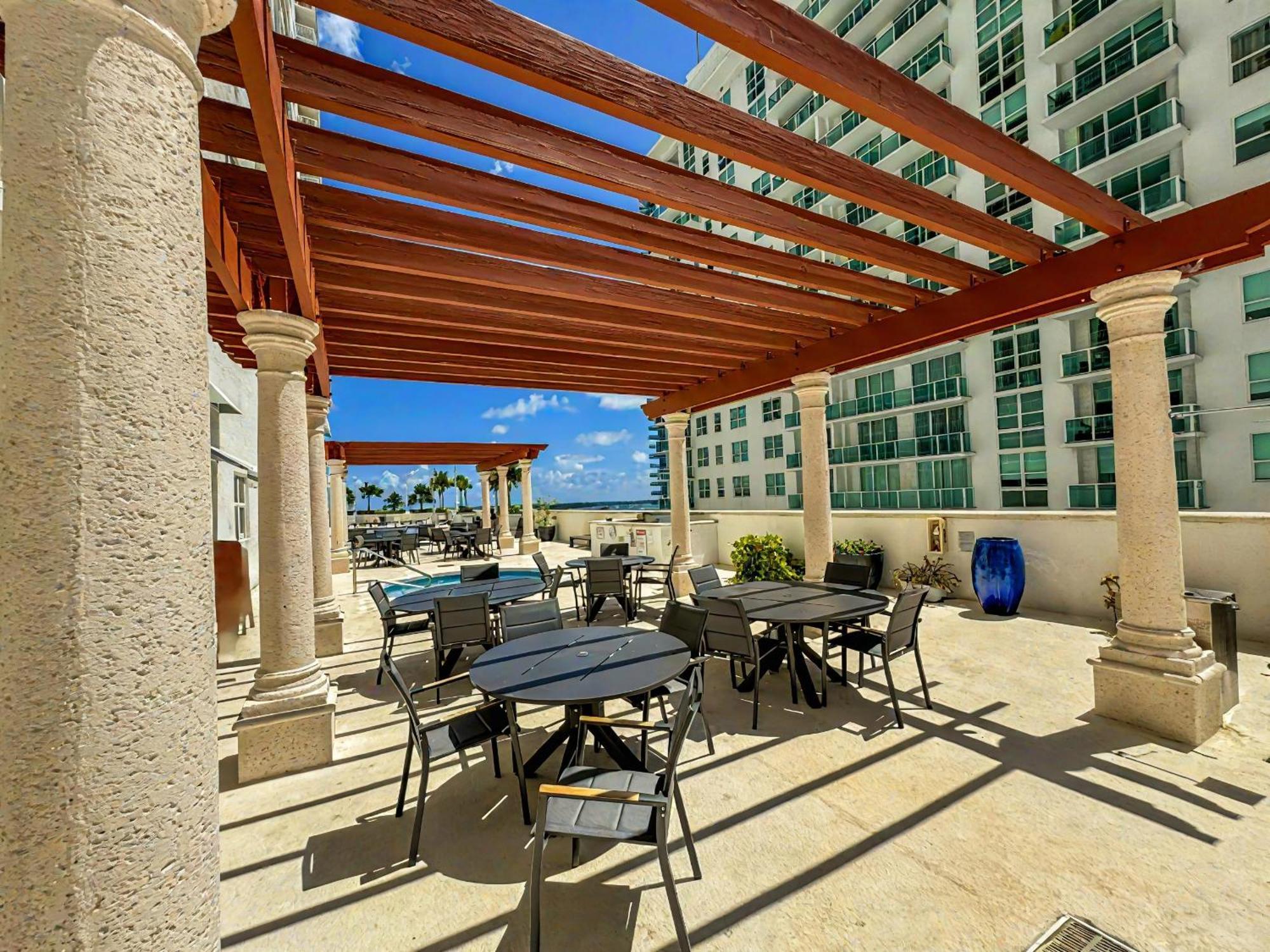 Ferienwohnung Elegant Centric Vibrant Pool Jacuzzi Free Parking Miami Exterior foto