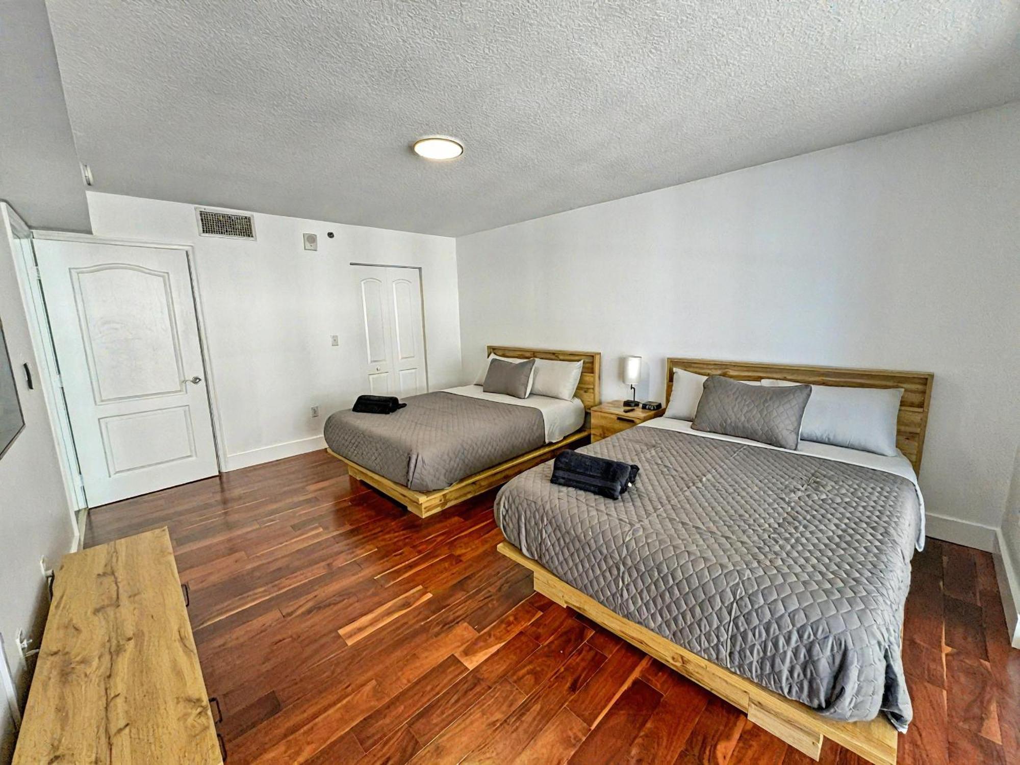 Ferienwohnung Elegant Centric Vibrant Pool Jacuzzi Free Parking Miami Exterior foto