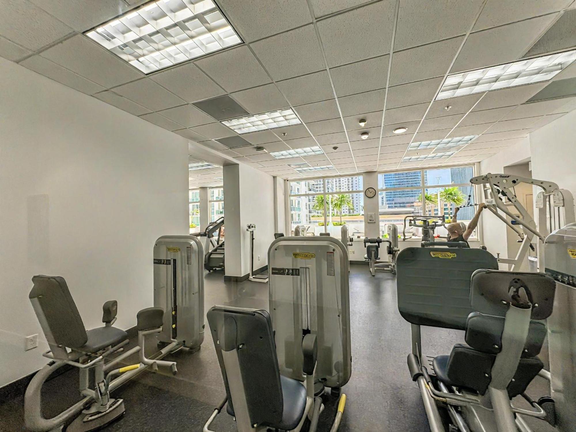 Ferienwohnung Elegant Centric Vibrant Pool Jacuzzi Free Parking Miami Exterior foto