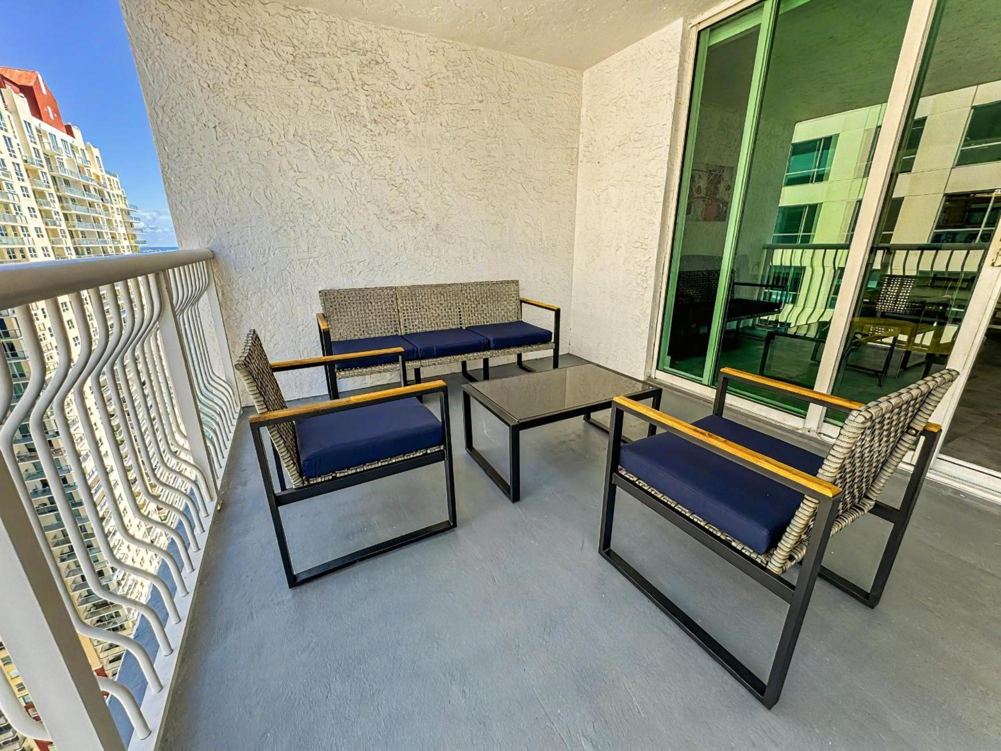 Ferienwohnung Elegant Centric Vibrant Pool Jacuzzi Free Parking Miami Exterior foto